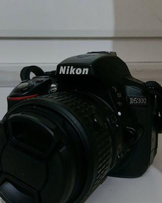 Nikon 5300 + obiettivo 18-55 + filtro + 3 batterie