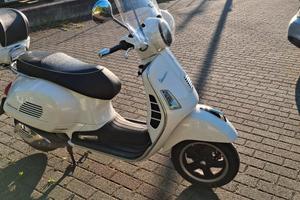 Vespa 300 gts super sport 