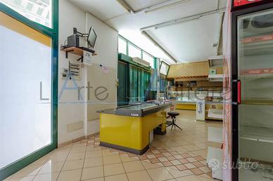 Attività / Licenza di 150 m² con 2 locali a San Pi