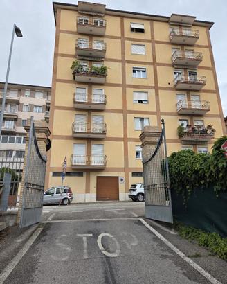 DUE Camere singole in appartamento a Studenti a F