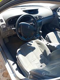 RENAULT Laguna 2ª s. 01-05 - 2001