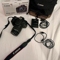 Canon EOS 1300D con obiettivo 18-55mm + accessori