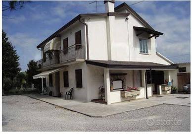 Immobile in asta di 331 m² con più di 5 locali e b