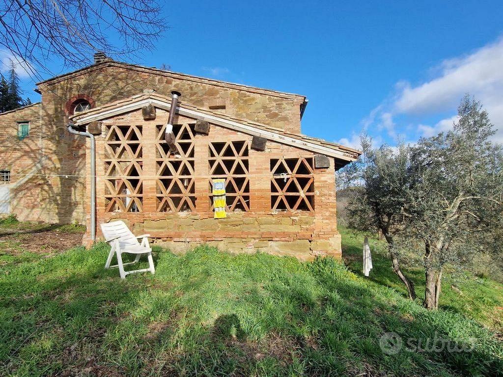 Rustico / Casale di 400 m² con 5 locali e box auto - Vista 4