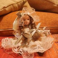 Bambola di porcellana