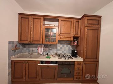 Cucina in legno massello, lunghezza 3 metri