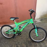 Bicicletta montain bike