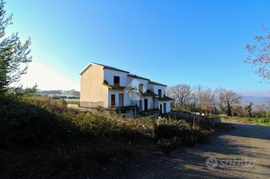 VILLA A SCHIERA A POTENZA PICENA