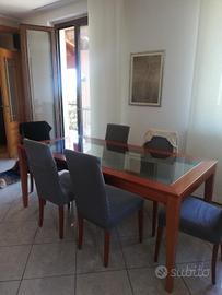 Tavolo da pranzo in ciliegio e cristallo 