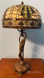 Lampada da tavolo stile Liberty