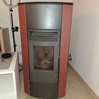 Stufa a Pellet Royal modello Karina lamiera rossa