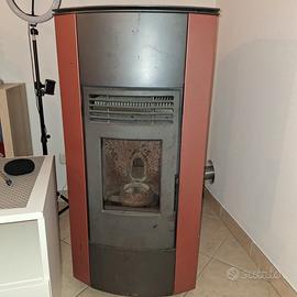 Stufa a Pellet Royal modello Karina lamiera rossa