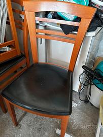 5 Sedie in legno con seduta nera