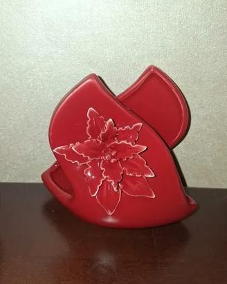Portatovaglioli in ceramica rossa con decorazione