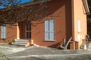 Villa indipendente con ampio giardino e terreno