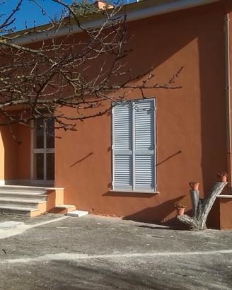 Villa indipendente con ampio giardino e terreno