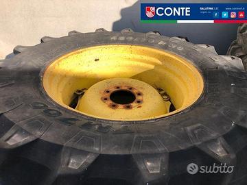 Coppia pneumatici agricoli e cerchi JD usati