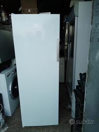 Congelatore verticale Indesit 