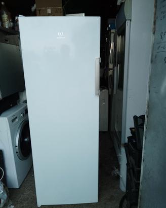 Congelatore verticale Indesit 