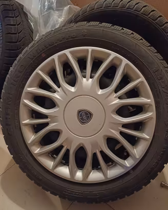 Gomme invernali con cerchi in ferro lancia