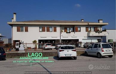 Attico / Mansarda di 682 m² con più di 5 locali a 