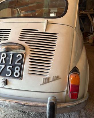 Fiat 600 d'epoca (Anno 1969)