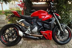 Ducati streetfighter V2