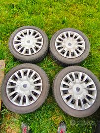 Cerchi in ferro e gomme antineve 