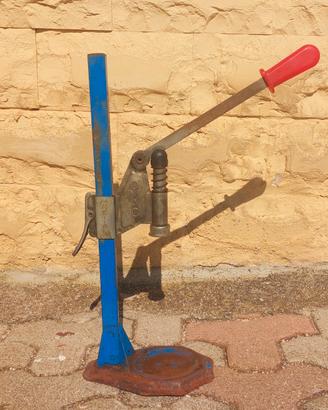 Tappatrice a colonna vintage OMAC per tappi 