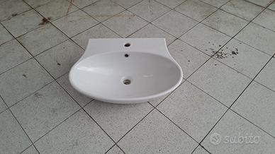 Lavandino bagno in ceramica