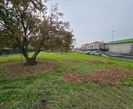 Fosso centro:In quartiere centralissimo, terreno e