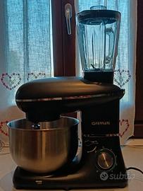 Planetaria funzione impastatrice e frullatore. 