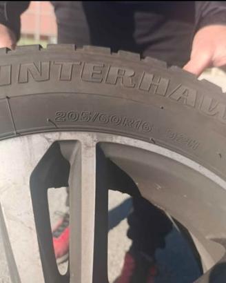4 gomme 205/60 R16 - cerchi in lega compresi