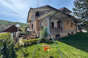 Via molinelle villa divisa in 2 appartamenti