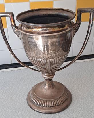 Coppa con manici in argento