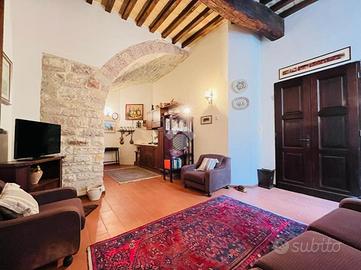 4 LOCALI A ASSISI