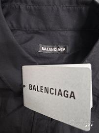 camicia balenciaga mai Indossata