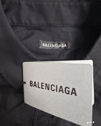 camicia balenciaga mai Indossata