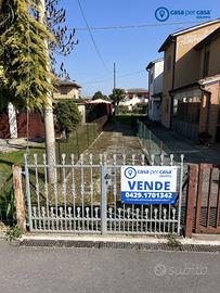 PORZIONE DI ABITAZIONE CON AMPIO GIARDINO PRIVATO