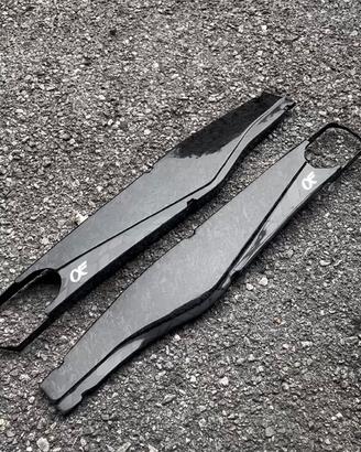 Copri forcellone KTM in fibra di carbonio