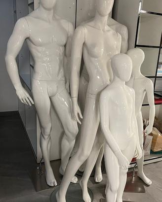 5 Manichini piu' bambino per negozio abbigliamento