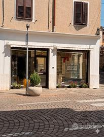 locale commerciale arredato negozio ufficio