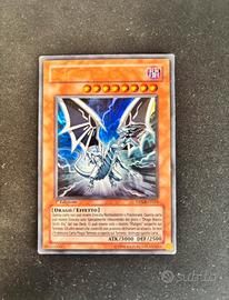 Drago Bianco Occhi Blu Maligno