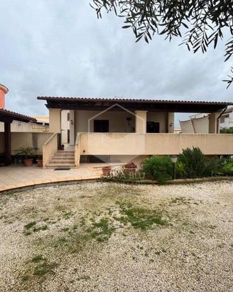 Villa con ampio giardino