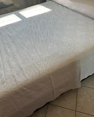 Copriletto leggero, corredo della nonna