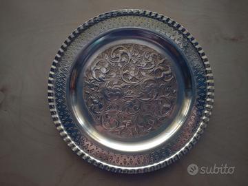 Piatto indiano in ottone cesellato raro
