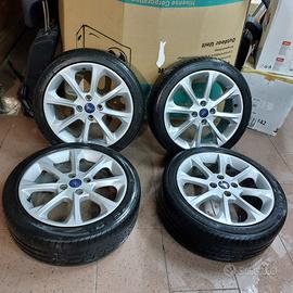 Cerchi in lega Ford Fiesta/Focus r17 con gomme