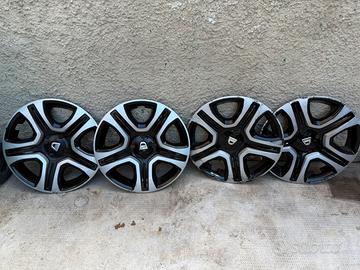 Copri cerchi calotte per Dacia Sandero  due 16"