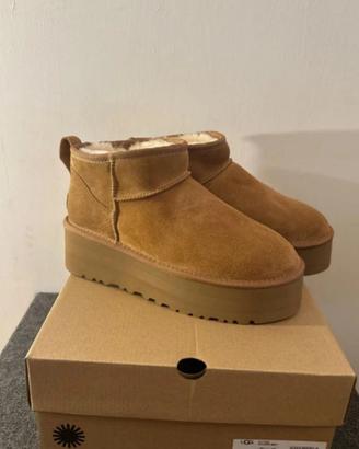 Stivali da neve con tacco alto UGG, taglia 40