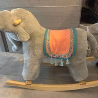 Elefante a dondolo